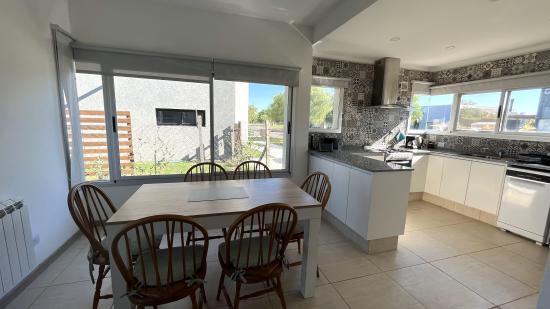 Casa en Venta, dentro del Barrio Cerrado Pilar del Este - San Ramiro