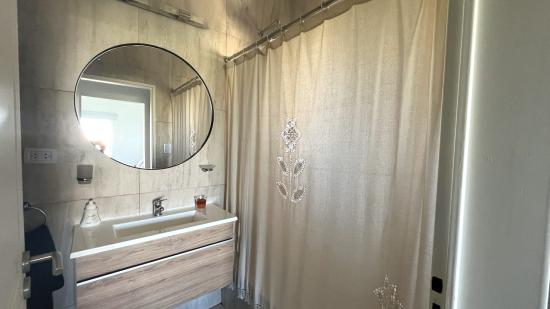 Casa en Venta, dentro del Barrio Cerrado Pilar del Este - San Ramiro