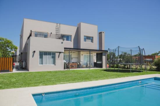 Hermosa Casa dentro de Puertos del Lago - Vistas