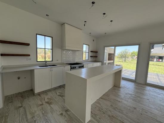Venta Casa Moderna - Puertos del Lago, Araucarias