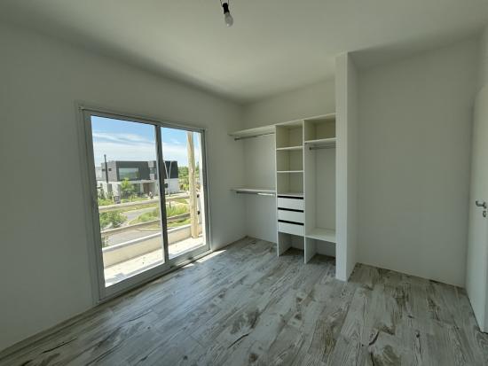 Venta Casa Moderna - Puertos del Lago, Araucarias