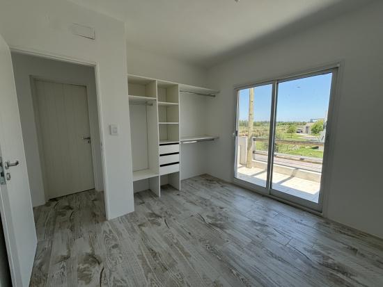Venta Casa Moderna - Puertos del Lago, Araucarias