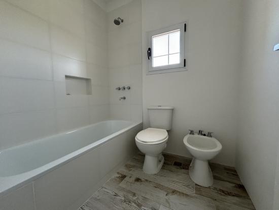 Venta Casa Moderna - Puertos del Lago, Araucarias