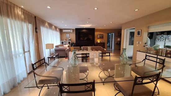 Hermosa casa en venta en el barrio La Montura
