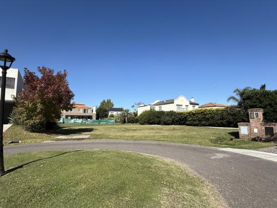 Lote Escriturado en La Lomada
