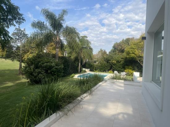 Casa en Venta dentro de Highland Park C.C.