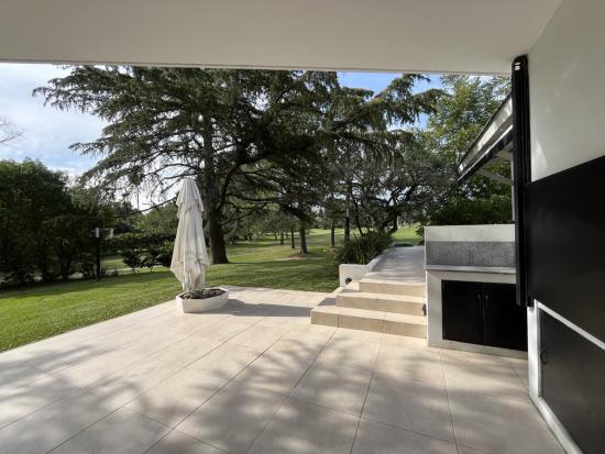 Casa en Venta dentro de Highland Park C.C.