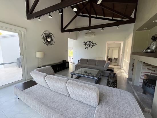 Casa en Venta dentro de Highland Park C.C.