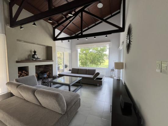 Casa en Venta dentro de Highland Park C.C.