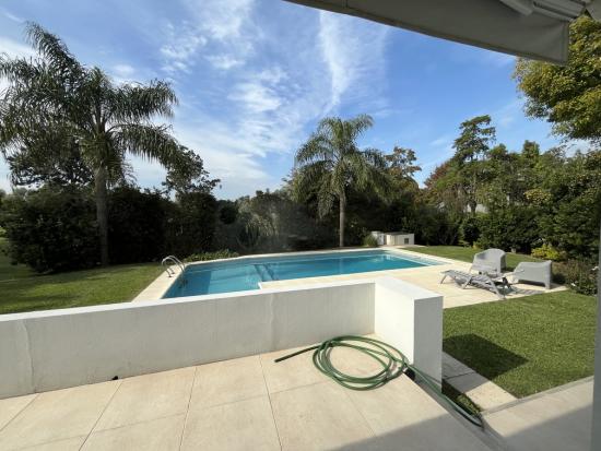 Casa en Venta dentro de Highland Park C.C.