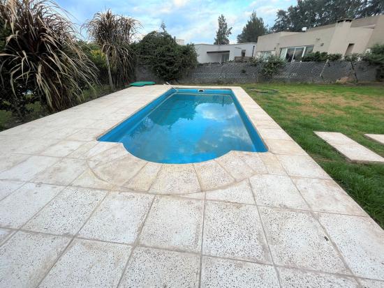 Venta de Casa, dentro de Pilar del Este - San Eduardo