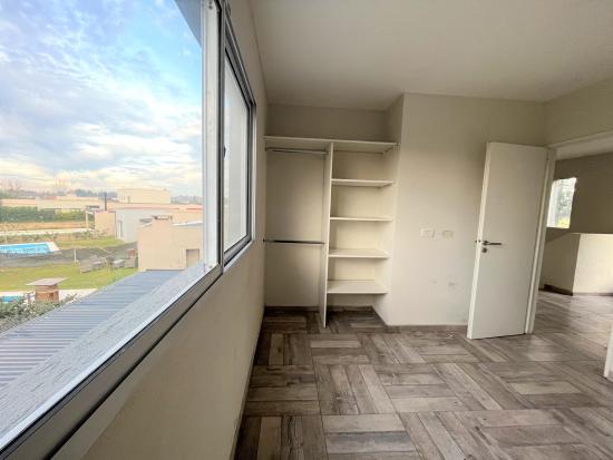 Venta de Casa, dentro de Pilar del Este - San Eduardo