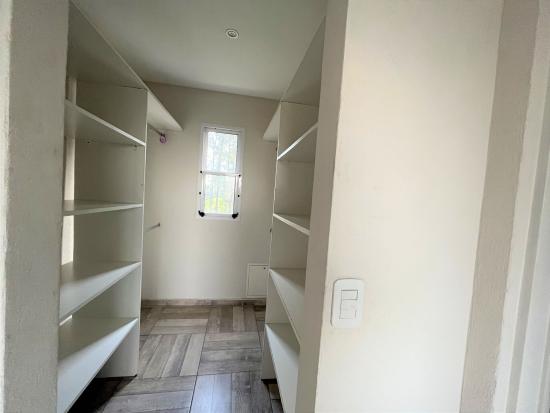 Venta de Casa, dentro de Pilar del Este - San Eduardo