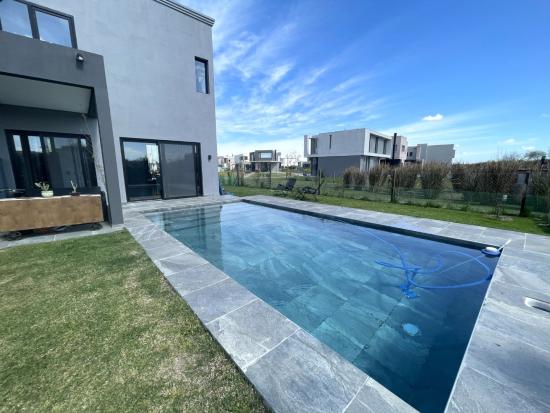Moderna Casa - Puertos del Lago, Ceibos
