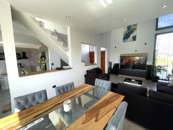 Moderna Casa - Puertos del Lago, Ceibos