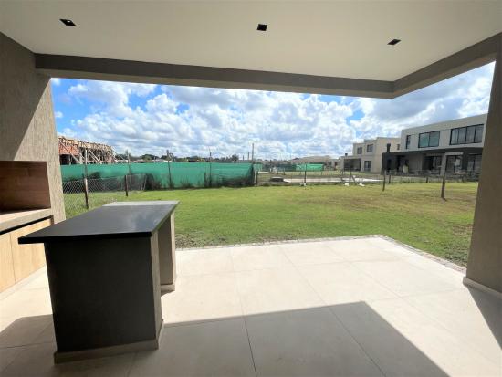 Casa dentro del Barrio El Aljibe, Manzanares