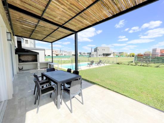 Espectacular Casa dentro de Puertos del Lago - Acacias