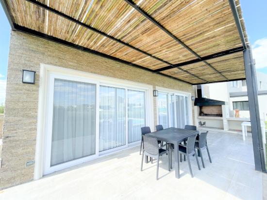 Espectacular Casa dentro de Puertos del Lago - Acacias