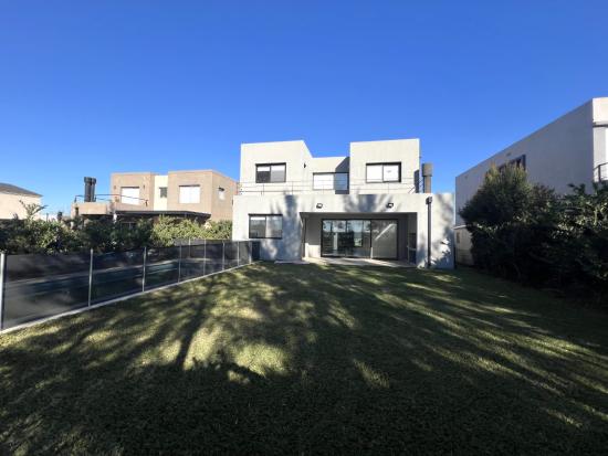 Hermosa casa en alquiler en el barrio Las Tipas