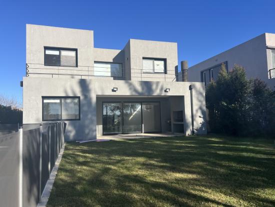 Hermosa casa en alquiler en el barrio Las Tipas