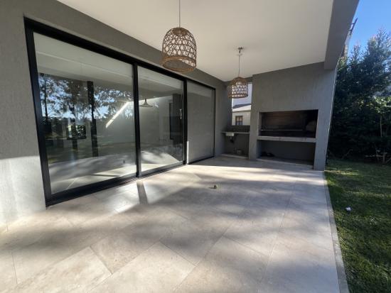 Hermosa casa en alquiler en el barrio Las Tipas
