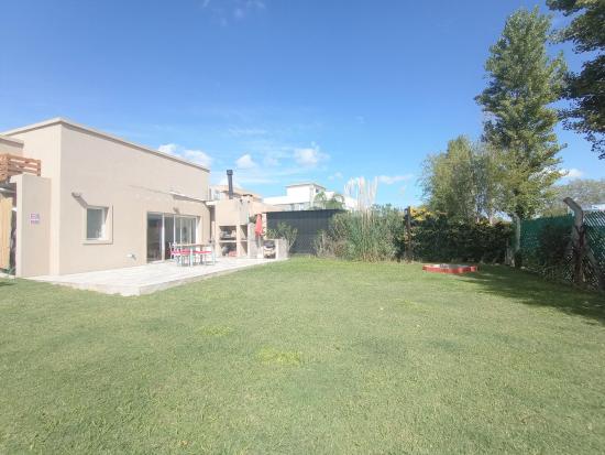 Casa en VENTA, dentro del Barrio cerrado Pilar del Este - San Alfonso.