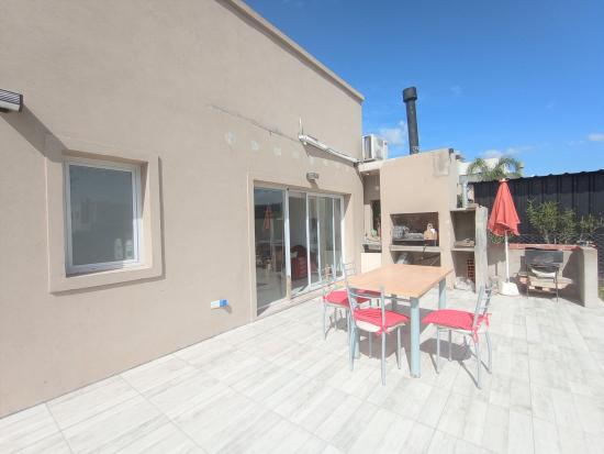 Casa en VENTA, dentro del Barrio cerrado Pilar del Este - San Alfonso.