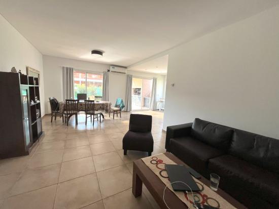 Casa en Venta, dentro del Barrio Pilar del Este - San Alfonso.