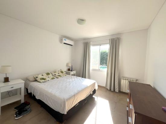 Casa en Venta, dentro del Barrio Pilar del Este - San Alfonso.
