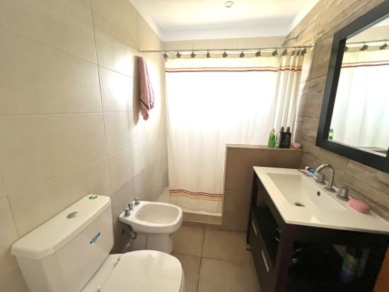 Casa en Venta, dentro del Barrio Pilar del Este - San Alfonso.