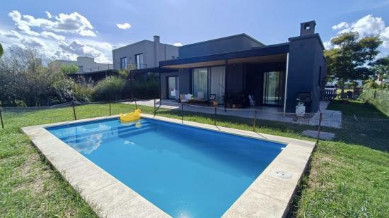 Linda Casa en Venta - Puertos del Lago, Vistas