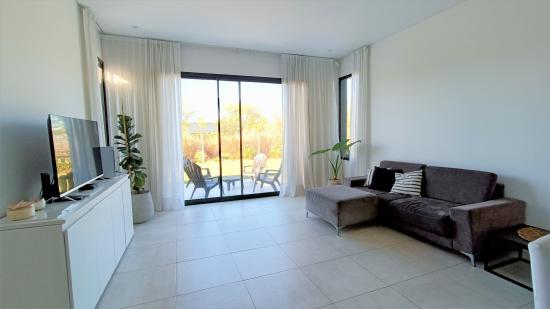 Linda Casa en Venta - Puertos del Lago, Vistas