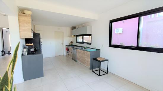 Linda Casa en Venta - Puertos del Lago, Vistas