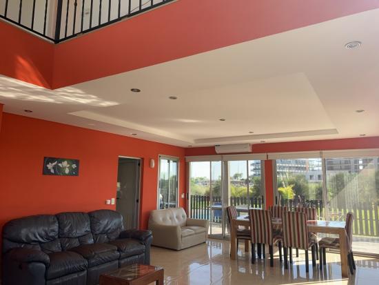 Casa con Pileta dentro de Puertos del Lago - Araucarias