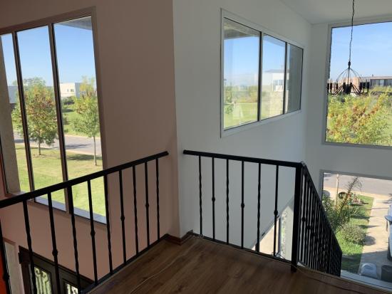 Casa con Pileta dentro de Puertos del Lago - Araucarias