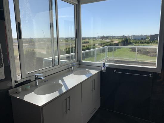 Casa con Pileta dentro de Puertos del Lago - Araucarias