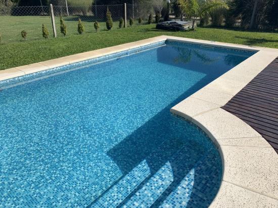 Casa con Pileta dentro de Puertos del Lago - Araucarias