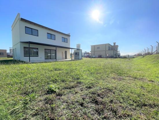 Casa a Estrenar en Puertos del Lago - Acacias