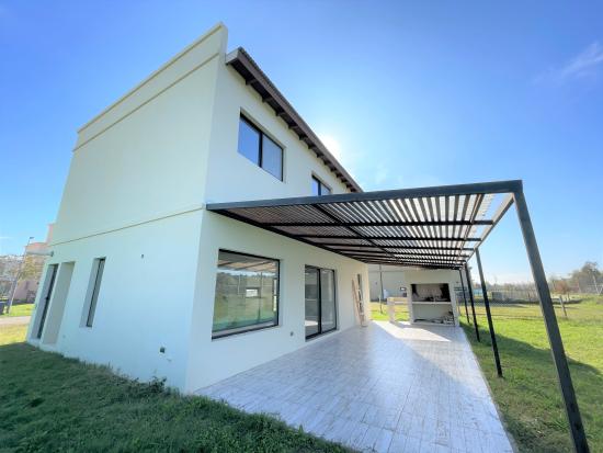 Casa a Estrenar en Puertos del Lago - Acacias