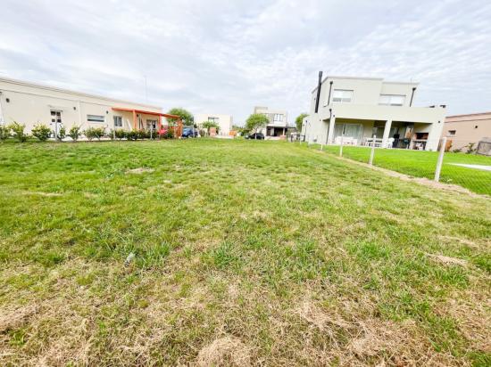 Lote en Venta, dentro del Barrio Cerrado Pilar del Este - Santa Elena