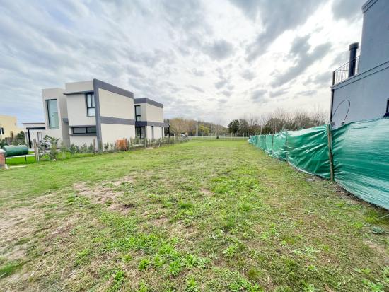 Lote en Venta dentro del Barrio Cerrado Pilar del Este - Santa Elena.   
