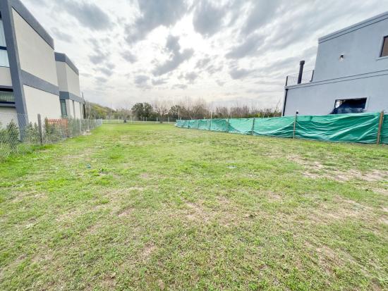 Lote en Venta dentro del Barrio Cerrado Pilar del Este - Santa Elena.   