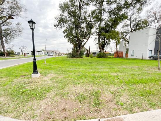Lote en Venta, dentro del Barrio Cerrado Pilar del Este - Santa Elena