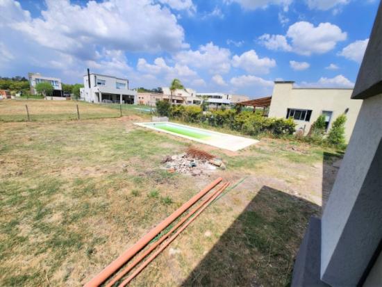 Casa en Venta, dentro del Barrio cerrado Pilar del Este - Santa Elena.