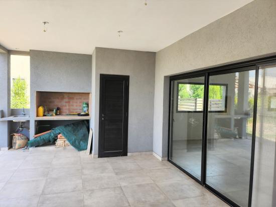 Casa en Venta, dentro del Barrio cerrado Pilar del Este - Santa Elena.