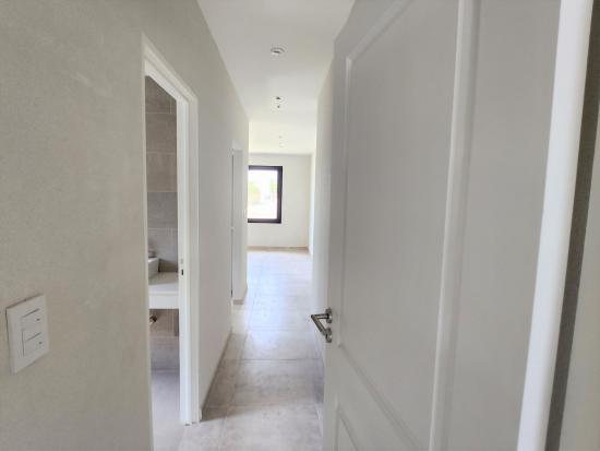 Casa en Venta, dentro del Barrio cerrado Pilar del Este - Santa Elena.