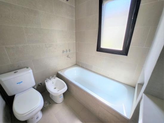 Casa en Venta, dentro del Barrio cerrado Pilar del Este - Santa Elena.