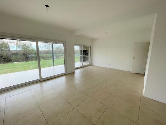 Linda Casa en Venta dentro de Puertos del Lago - Acacias