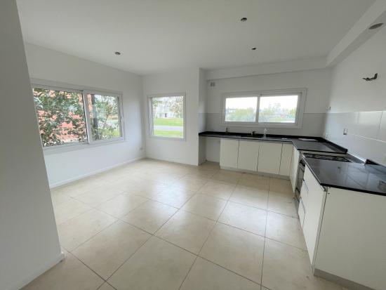Linda Casa en Venta dentro de Puertos del Lago - Acacias