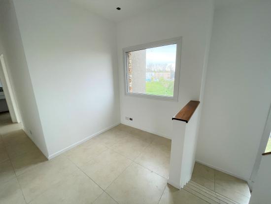 Linda Casa en Venta dentro de Puertos del Lago - Acacias